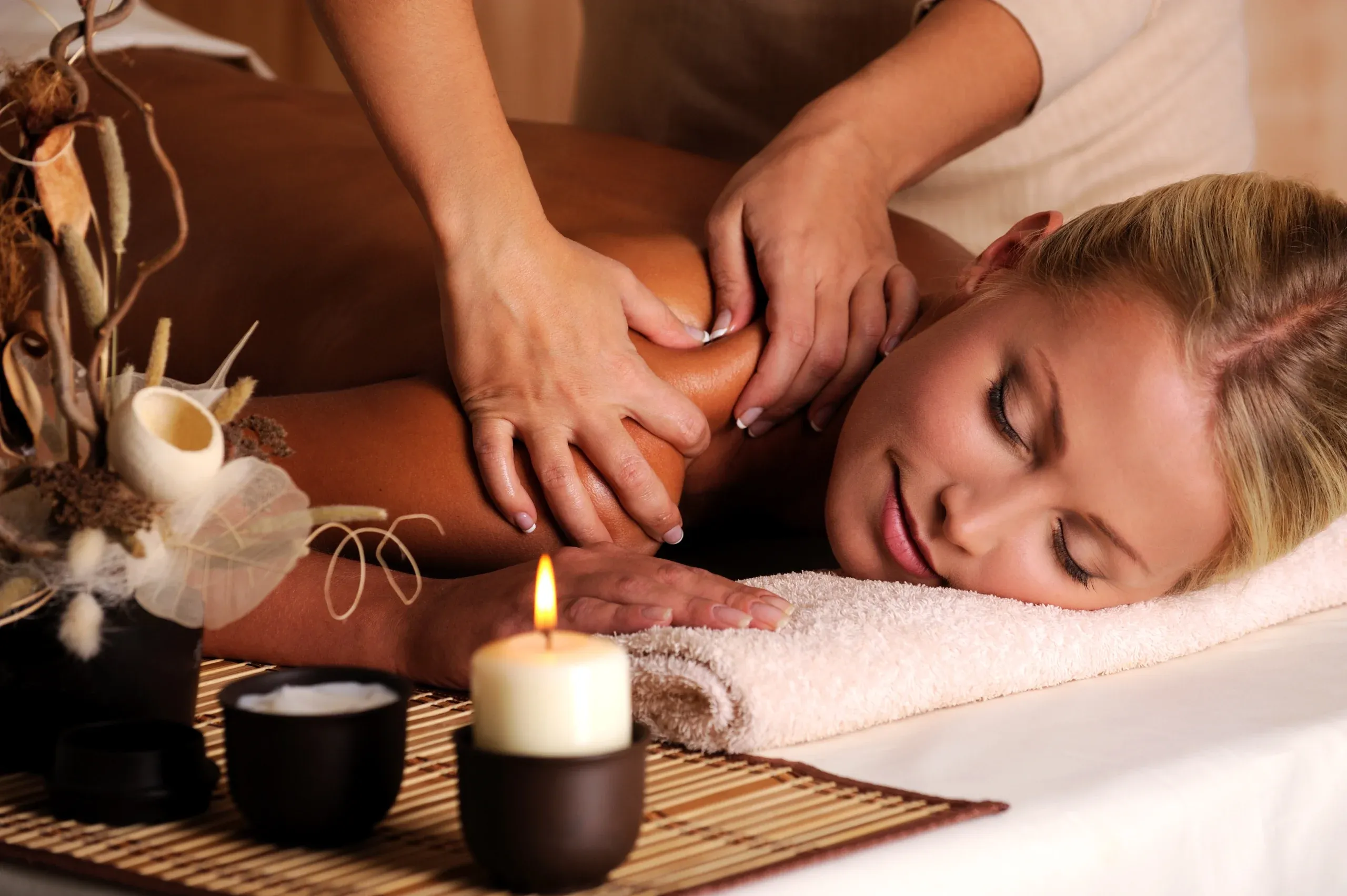 Profesionalus aromaterapinis masažas su žvakėmis